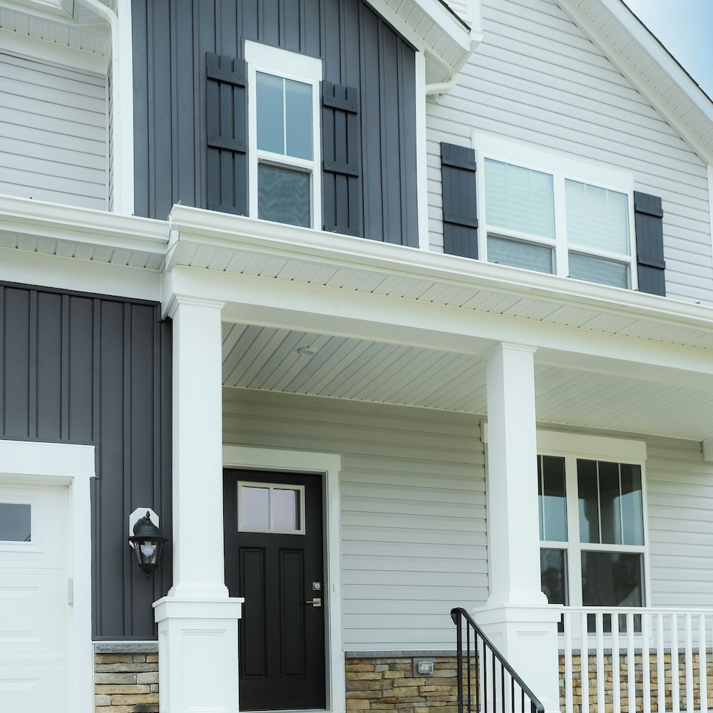 Maryland house combining horizontal siding and vertical siding